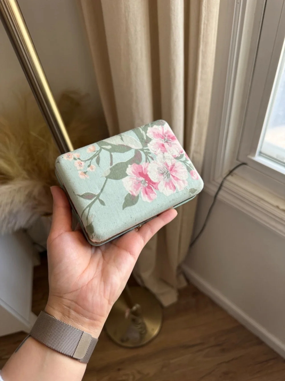 Vintage Floral Fabric Covered Travel Jewelry Hard Case Clam Shell with Mirror - Picture 4 of 10